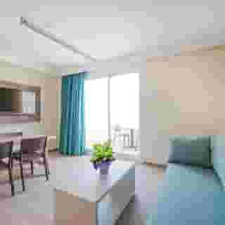 Los Angeles Apartments, 4 of 5