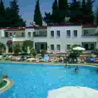 Club Cherry Apartments, 4 of 5