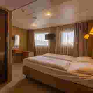 Grand Jules Boat Hotel Budapest, 2 of 5