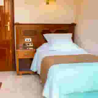 Reina Cristina, 4 of 5