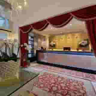 A La Commedia, 1 of 5