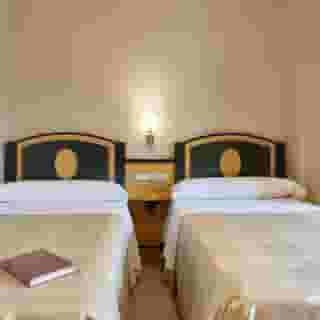 Macia Condor, 2 of 5