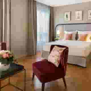 Warwick Reine Astrid - Lyon, 1 of 5