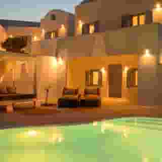 Este Luxury Suites, 2 of 5