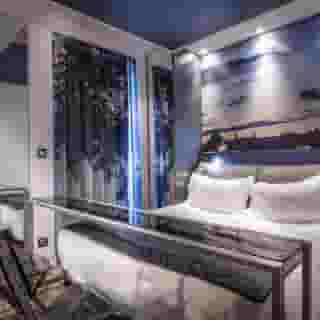 Apostrophe Hotel, 3 of 5