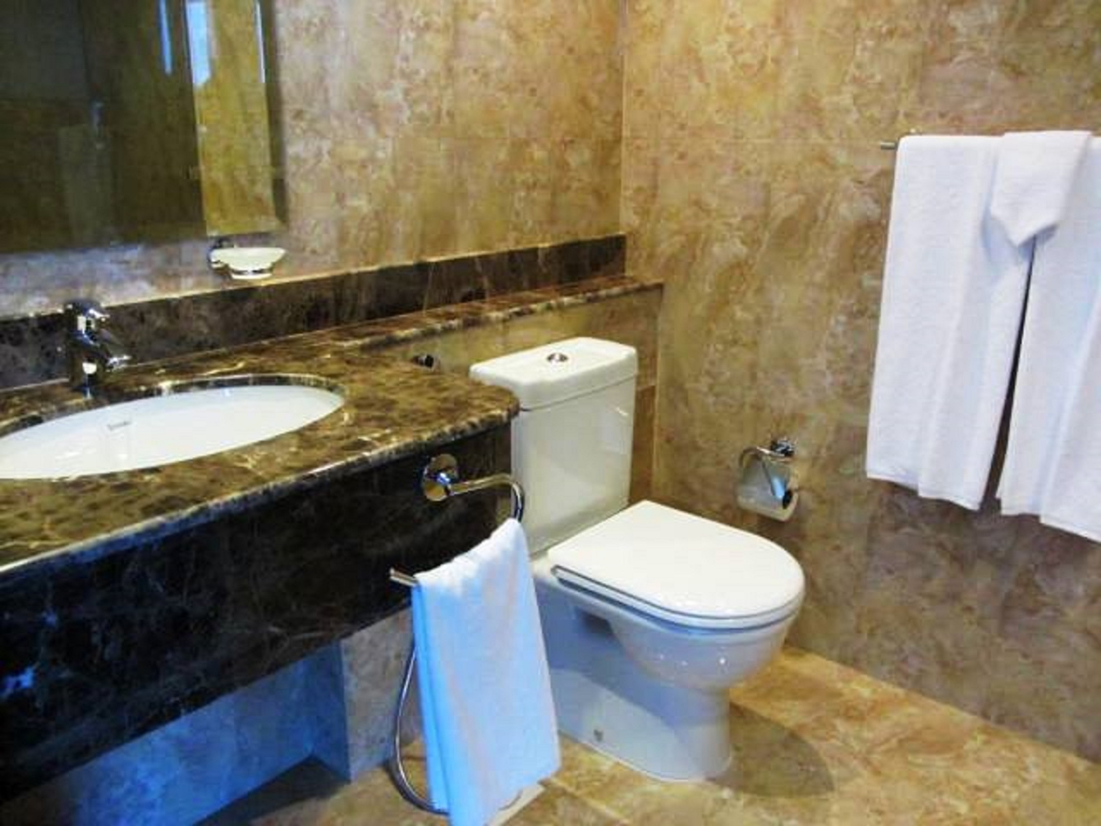 Tulip Hotel and Suites, 3 of 5