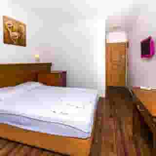 Honeymoon Hotel, 5 of 5