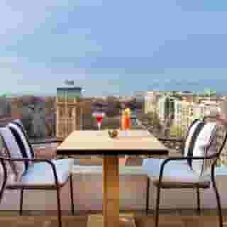 H10 Puerta de Alcala, 3 of 5