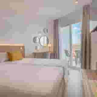 HM Isabela – Adults Only (18+), 5 of 5