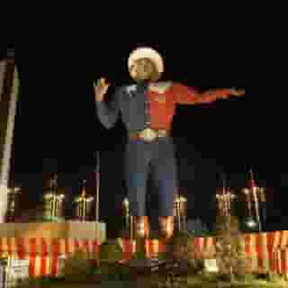 Embassy Suites by Hilton Dallas Market Center, 3 of 5