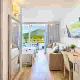 Viva Eden Lago, 1 of 5
