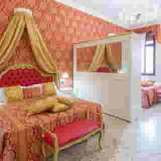 Friendly Venice, 3 of 5