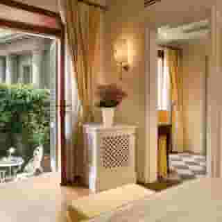 Hotel Executive, 3 of 5