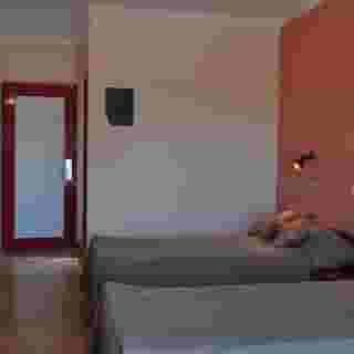 Sandy's Studios & Log Villas, 4 of 5