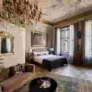 H15 Luxury Palace, 3 of 5