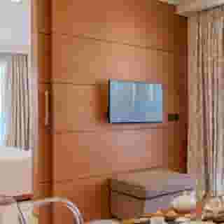 Bellevue Suites, 3 of 5