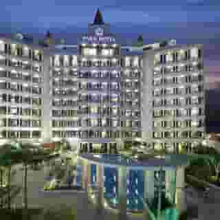 The Robertson House by The Crest Collection, 1 of 5