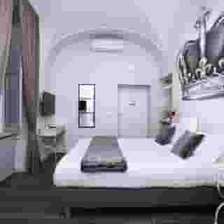 Trevi Contemporary Suite, 3 of 5