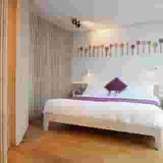 Madera Hong Kong, 2 of 5