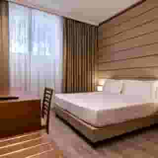 Occidental Aurelia, 4 of 5