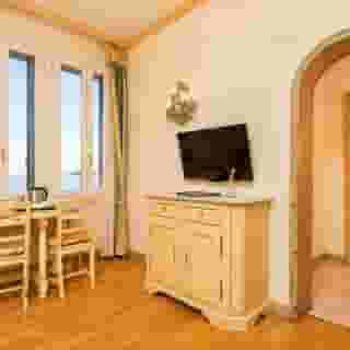 Villa Laguna, 2 of 5