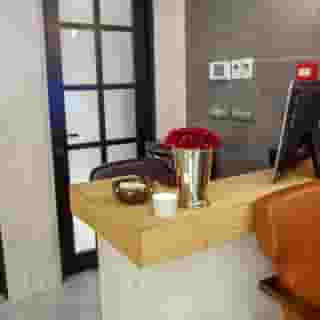 Maroon Hotel TomTom, 2 of 5