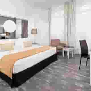 Tryp Francois, 5 of 5