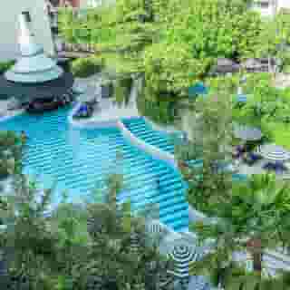 Royal Paradise, 2 of 5