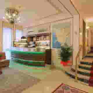 Terminus E Plaza, 1 of 5