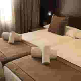 Madanis Liceo, 4 of 5