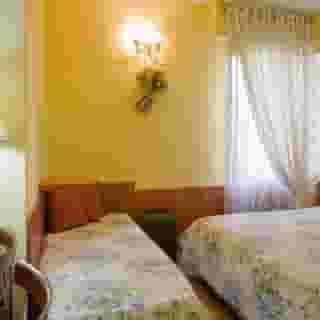 Europeo & Flowers, 2 of 5