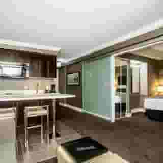 Sandman Signature Mississauga Hotel, 2 of 5