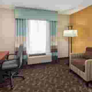 Hampton Inn & Suites Toronto Airport, 1 of 5