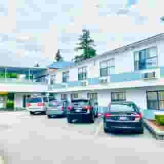 Happy Day Inn, 4 of 5