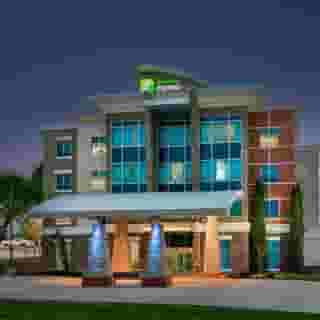 Holiday Inn Express and Suites North Dallas at Preston by Ihg, 2 of 5