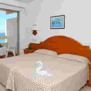 Valentin Reina Paguera - Adults Only, 3 of 5