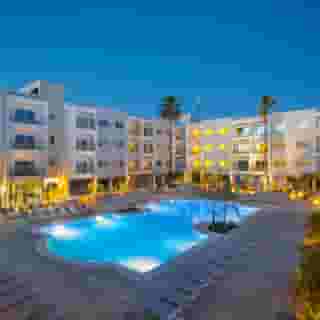 Mayfair Gardens & Hotel, 2 of 5