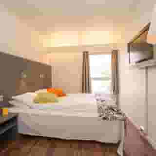 Enter Viking Hotel, 5 of 5