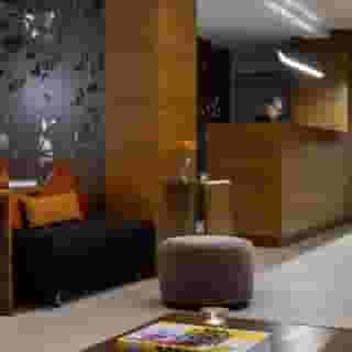 Hotel D, 4 of 5