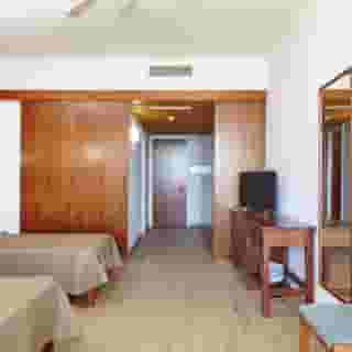 Hotel Arenal, 2 of 5