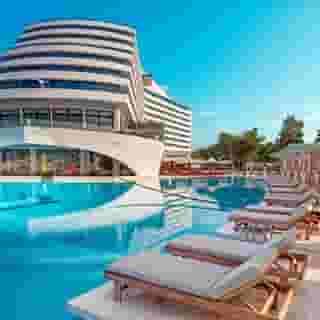 Titanic Deluxe Lara, 2 of 5