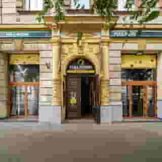 Full Moon Budapest, 4 of 5