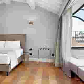 The Corner Roma, 3 of 5