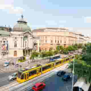 Full Moon Budapest, 2 of 5