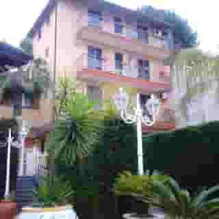 Hotel Happy Days, 2 of 5