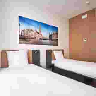 easyHotel Brussels City Centre, 2 of 5