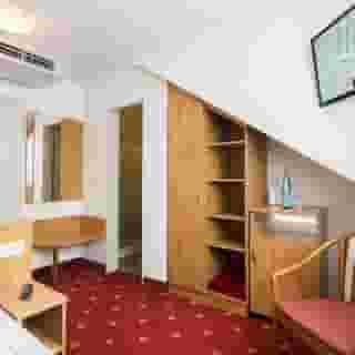 Hotel Am Da Sseldorfer Platz, 1 of 5