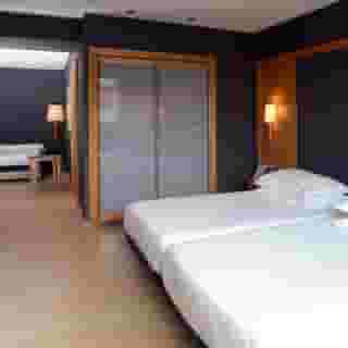 Barcelona Universal, 3 of 5