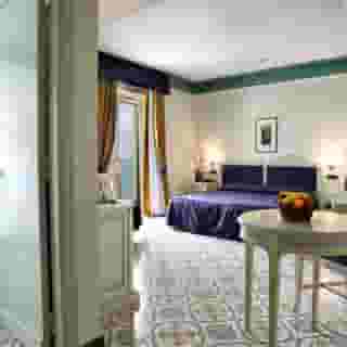 Lloyd's Baia, 4 of 5