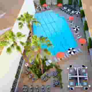 Beverly Hilton, 2 of 5